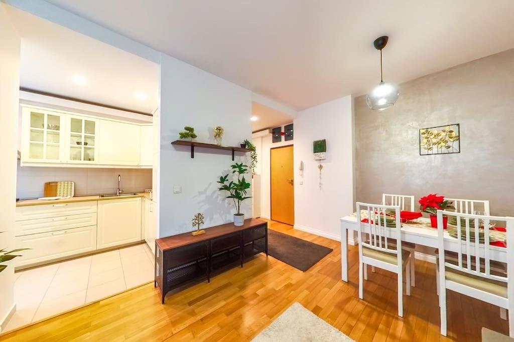 Old Town Spacious Apartment Bucureşti Eksteriør bilde