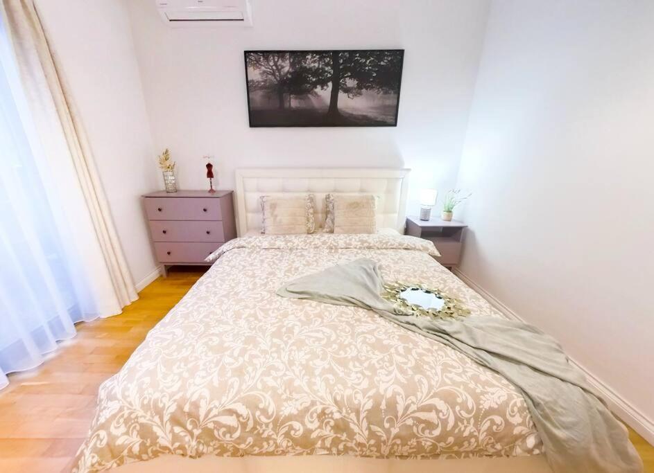 Old Town Spacious Apartment Bucureşti Eksteriør bilde