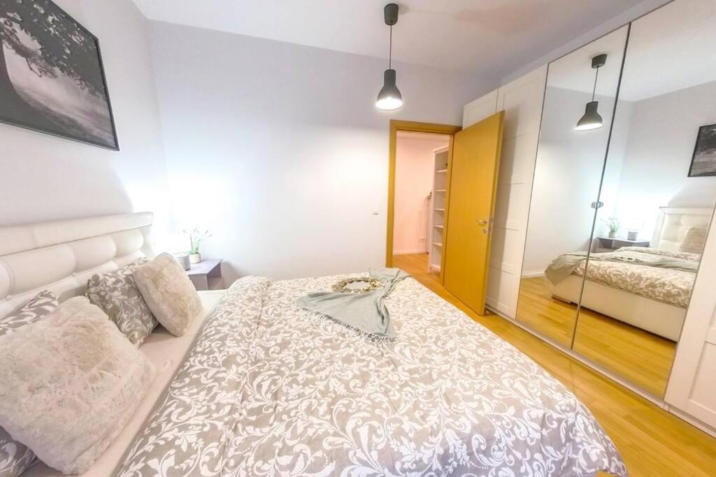 Old Town Spacious Apartment Bucureşti Eksteriør bilde